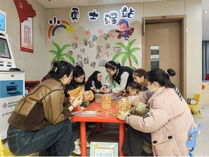 重庆卫生健康“十四五”答卷 | 密织健康服务网 绘就“一老一小”幸福图景