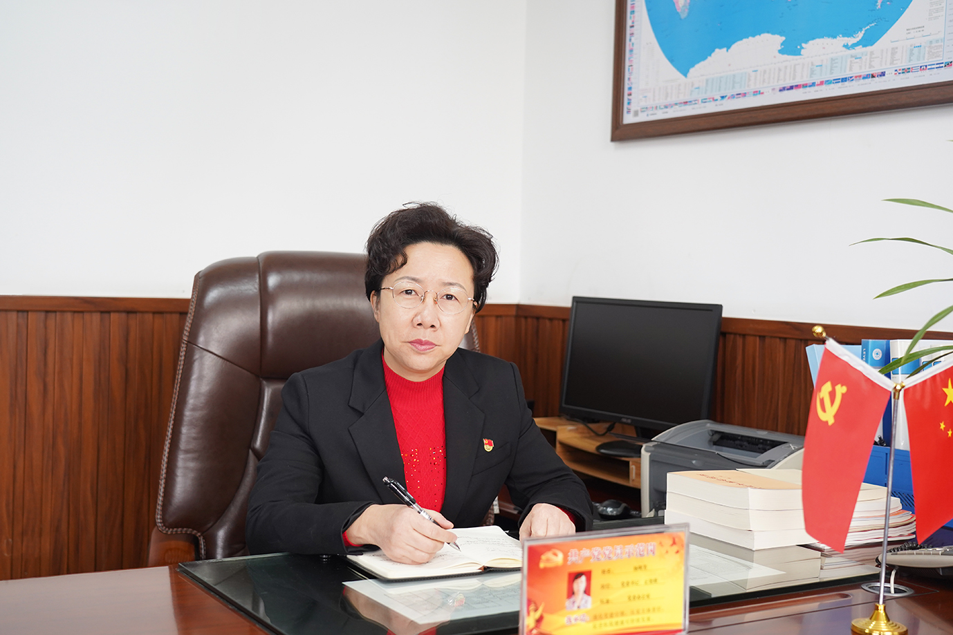 红岩医者 党建“三说”·书记说典范 | 以党建红领航杏林路   以岐黄心守护万家安